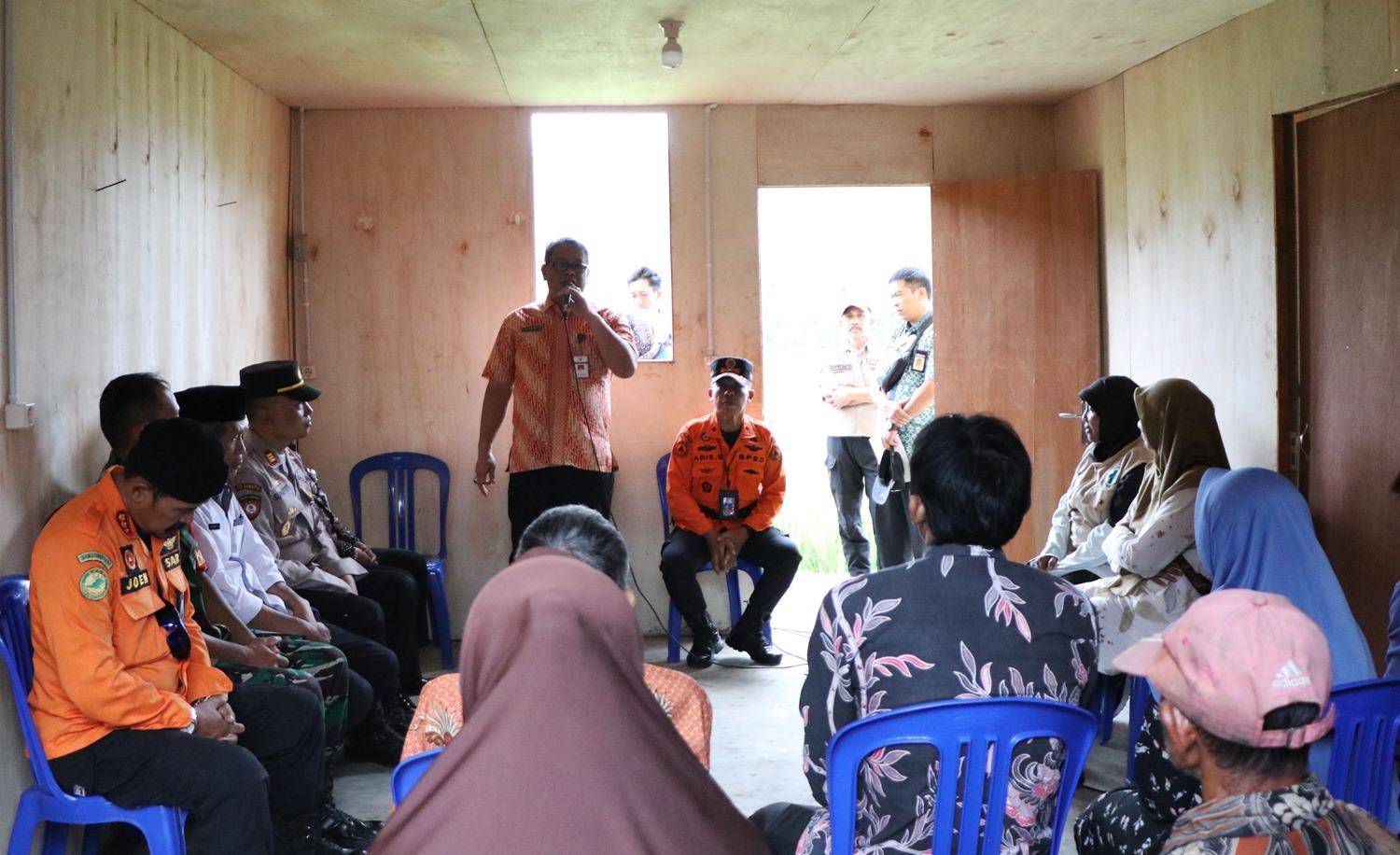 Pemkab Banjarnegara Serahkan Huntara untuk Korban Bencana Longsor 2 Pemkab Banjarnegara Serahkan Huntara untuk Korban Bencana Longsor