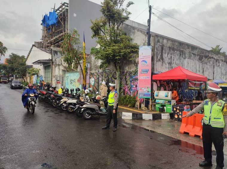 Personel Satlantas Polres Wonosobo Lakukan Pengamanan Di Pujasera Ramadhan