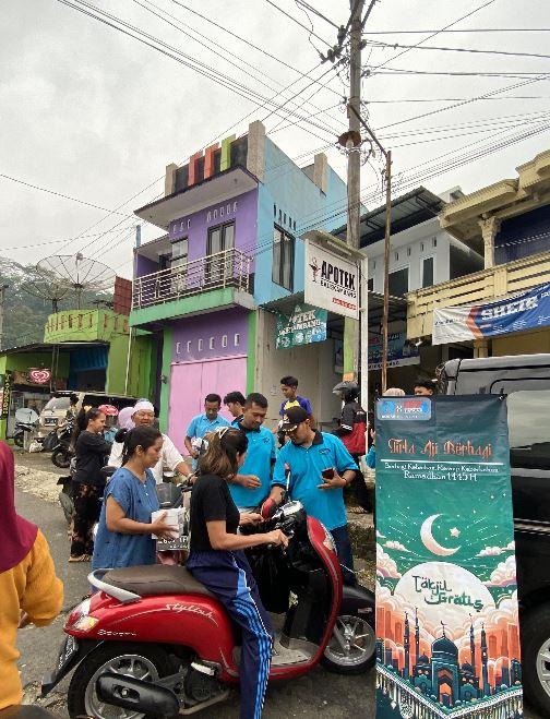 Tira AjI Berbagi Di Bulan Suci