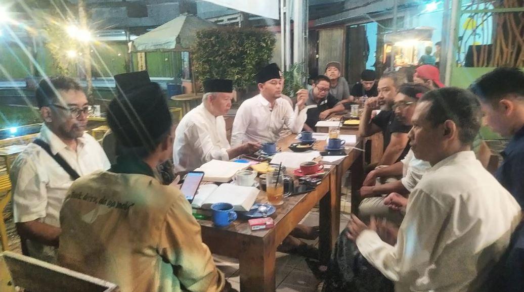 Ngaji Kajian Kitab Kuning Bareng Kades Banjaran di Kedai Pojok Purbalingga.