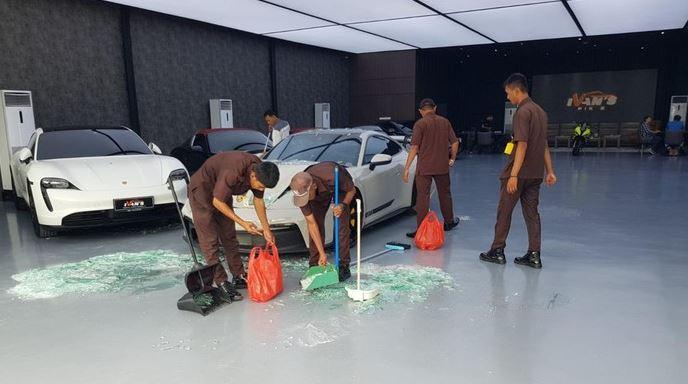 Pengemudi Xpander yang Menabrak Porsche di PIK 2 Ditahan karena Mabuk saat Berkendara