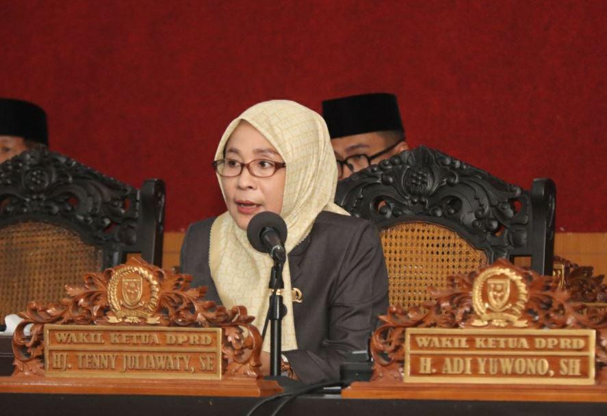 Wakil Ketua DPRD Kabupaten Purbalingga, Tenny Juliawati saat memimpin Rapat Paripurna DPRD, Senin (25/3/2024).