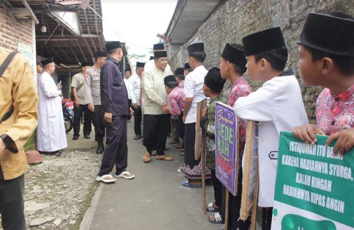 Ashar Keliling di Pakuncen, Wabup Sudono Tindaklanjuti Usulan Traffic Light dan Seragam Santri TPQ