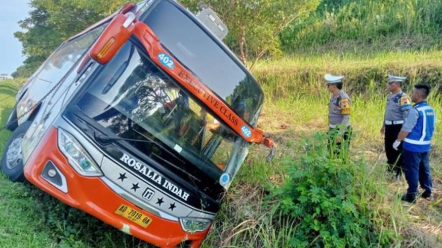 Kecelakaan Bus Rosalia Indah: Identifikasi 4 Korban Tewas, 3 Korban Masih Diproses