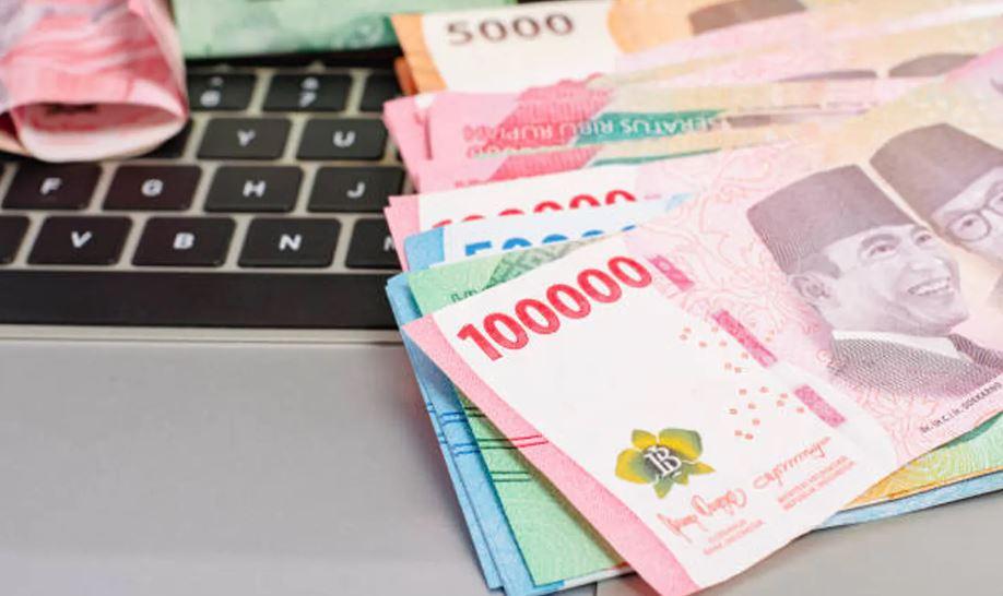 Kurs Rupiah Terhadap Dolar AS Melemah Akibat Kenaikan Inflasi dan Data PMI Manufaktur AS