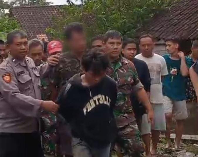 Pelaku pencurian di Dusun Tempuran Desa Tempuran Kecamatan Bringin Kabupaten Semarang berhasil diamankan, (19/4). Dok Dhanny Mercusuar