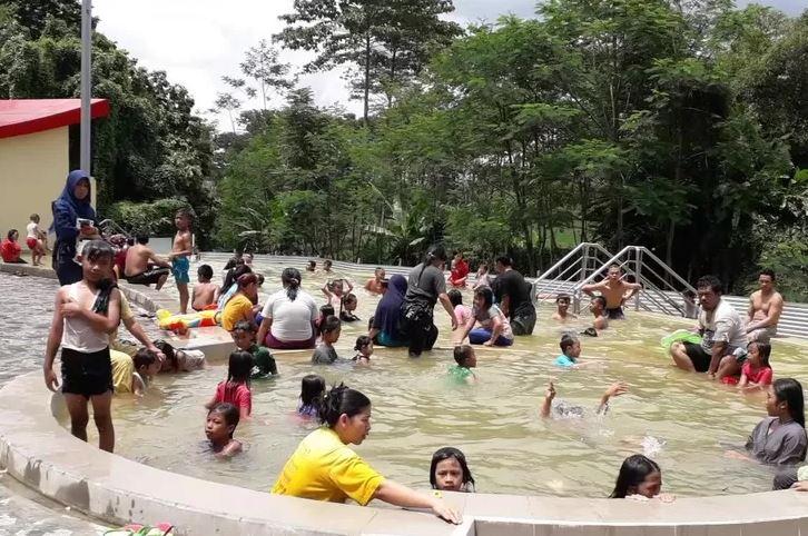 Ramainya Pengunjung di Taman Rekreasi Kalianget Wonosobo saat Libur Lebaran