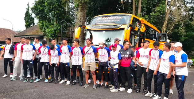 PSIW sebelum berangkat ke Bojonegoro dalam laga Liga 3 melawan Persic Cirebon