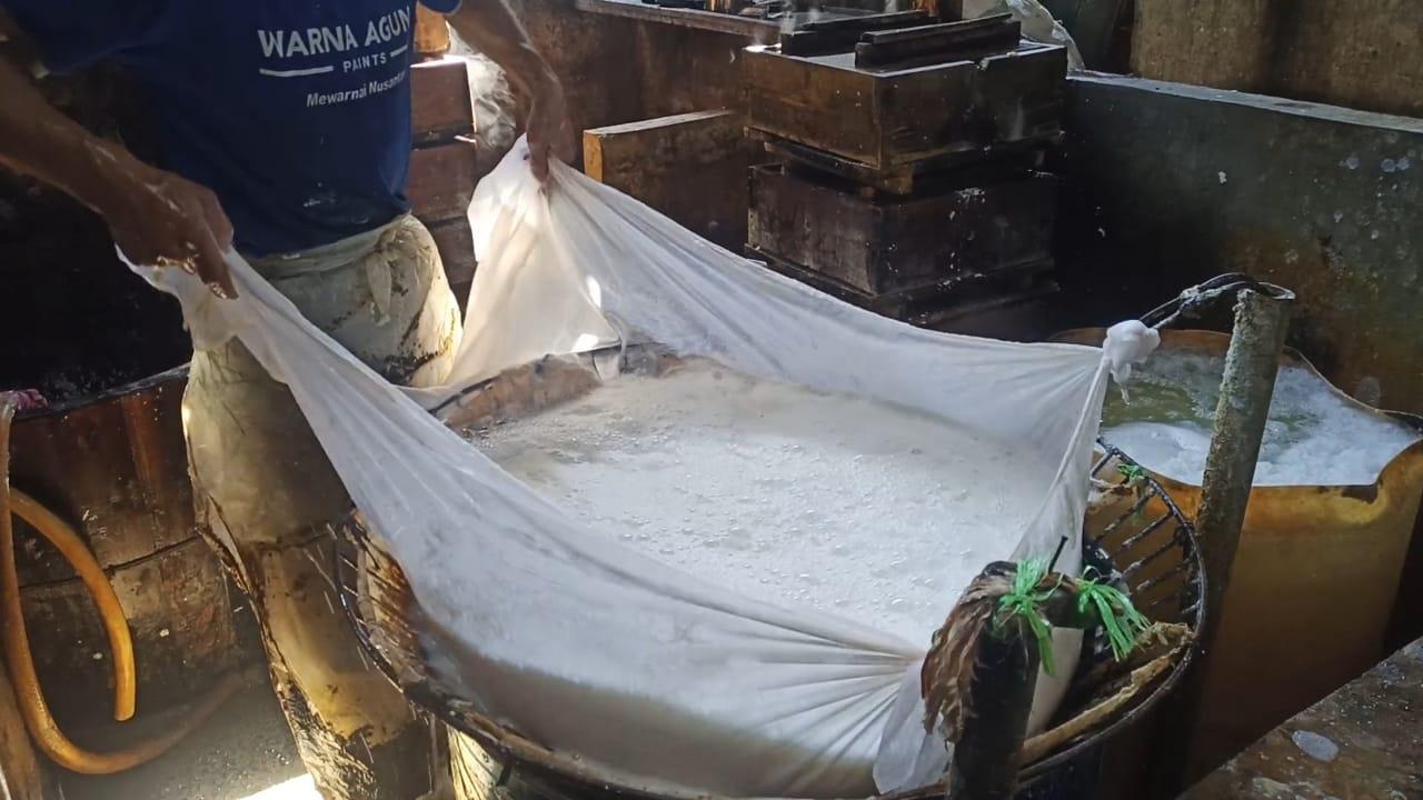 Proses penyharingan bahan tahu 
