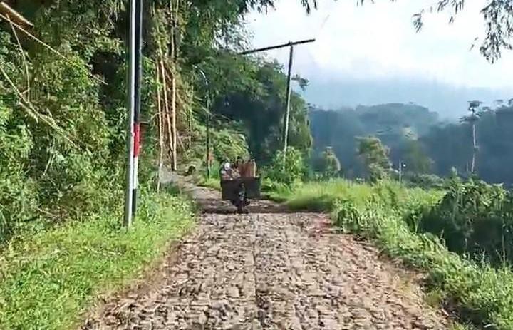 Akses jalan menuju Slukatan. Dok. Bagus Mercusuar (20/4/2024)