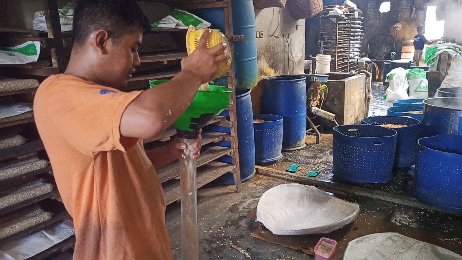 Proses Pembuatan Tempe di bumiroso Dok. Bagus Mercusuar (20/4/2024)
