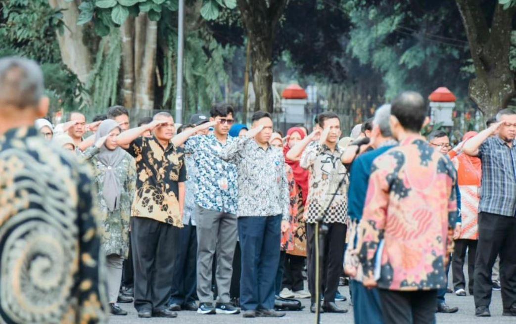 Apel Mingguan Aparatur Sipil Negara (ASN) yang juga menjadi bagian dari perayaan Hari Otonomi Daerah XVIII di Halaman Pendopo Kantor Bupati Wonosobo pada Kamis (25/4).