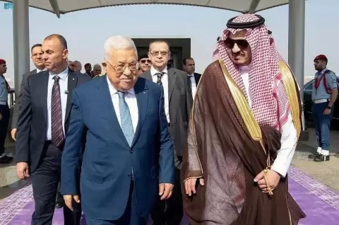 utra Raja Arab Saudi Pangeran Mohammed bin Salman, mengadakan pertemuan dengan Presiden Palestina Mahmoud Abbas.
