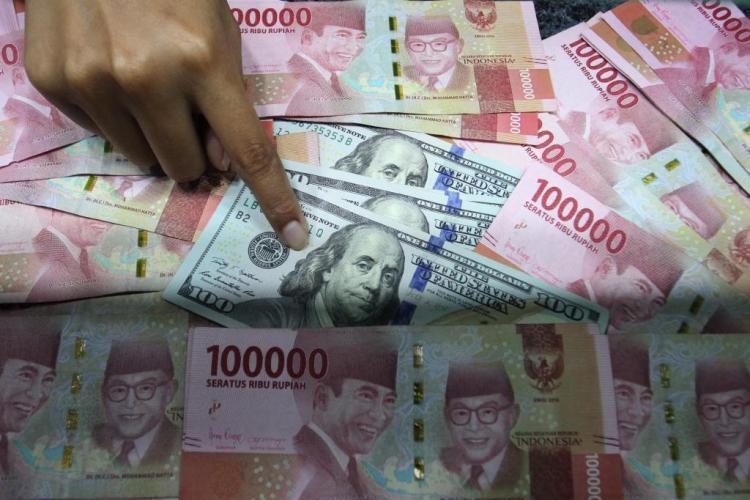 Mata Uang Rupiah Melemah, Dolar AS Tembus Rp 16.000