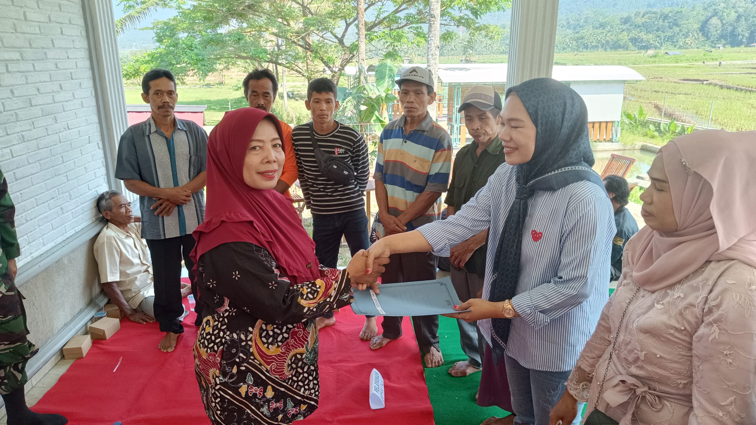 Banyaknya desa wisata di Kabupaten Purbalingga membawa keberkahan tersendiri bagi warga setempat khususnya yang memiliki usaha kuliner. Para pelaku UMKM kuliner tersebut bisa menjajakan produk mereka di lokasi wisata yang secara umum saat ini memang sedang berkembang.