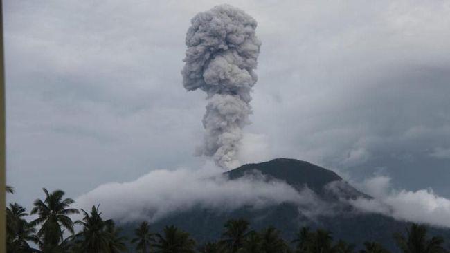 Gunung Ibu di Halmahera Alami Erupsi Tinggi