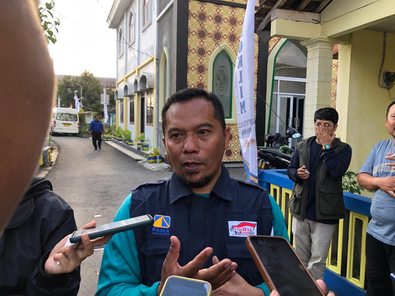 Aan Ibnu Hamed selaku ketua Proklim Dusun Kawista saat sedang di wawancarai oleh awak media terkait Dusun Proklim Lestari