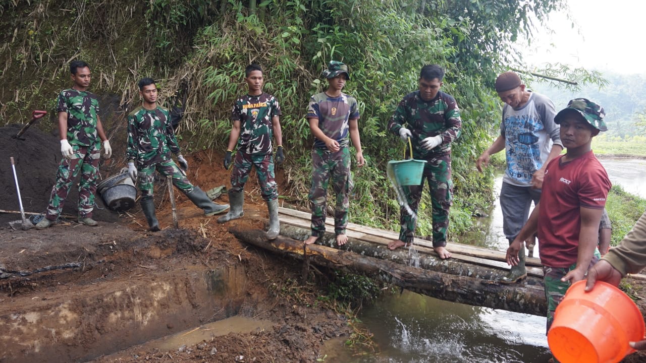 Pembangunan Jembatan Dimulai dalam TMMD Reguler ke- 120 2 program TMMD Reguler ke-120 Kodim 0707/Wonosobo yang bertujuan untuk meningkatkan kesejahteraan masyarakat