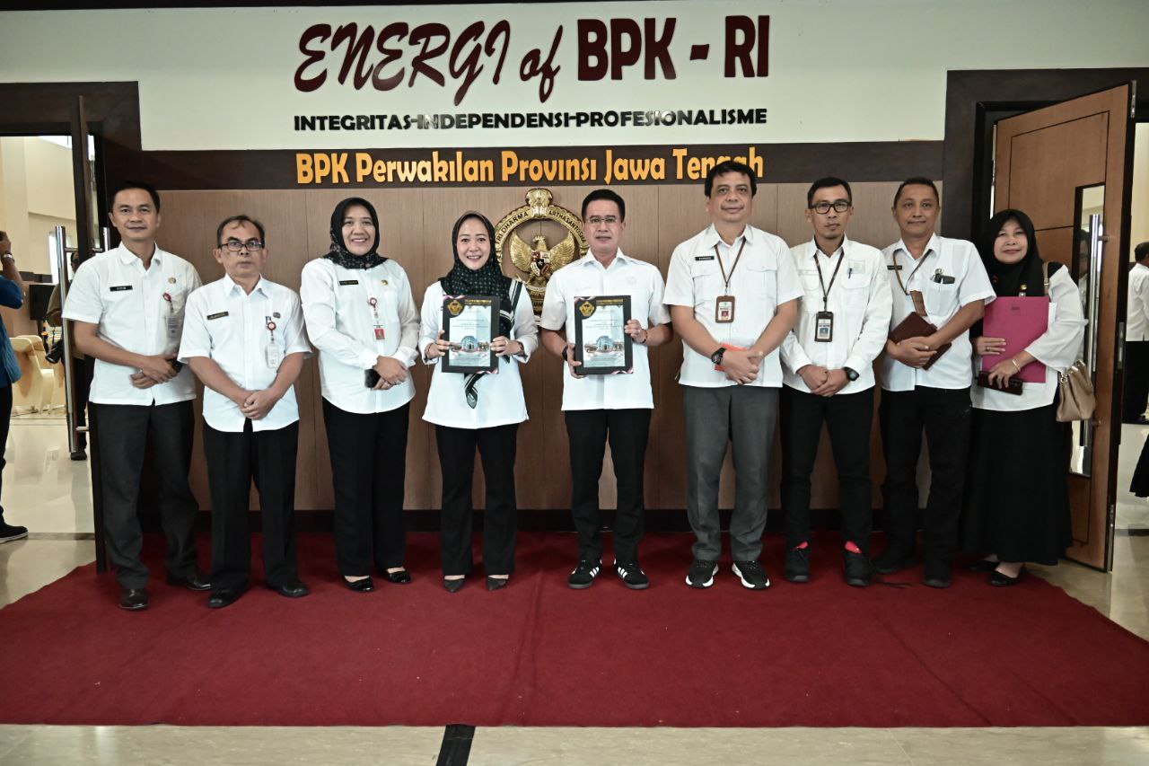 Kabupaten Purbalingga berhasil meraih Opini Wajar Tanpa Pengecualian (WTP) atas Laporan Keuangan Pemerintah Daerah (LKPD) Tahun 2023 dari Badan Pemeriksa Keuangan (BPK). Opini WTP ini merupakan perolehan prestasi yang dipertahankan delapan kali berturut-turut.