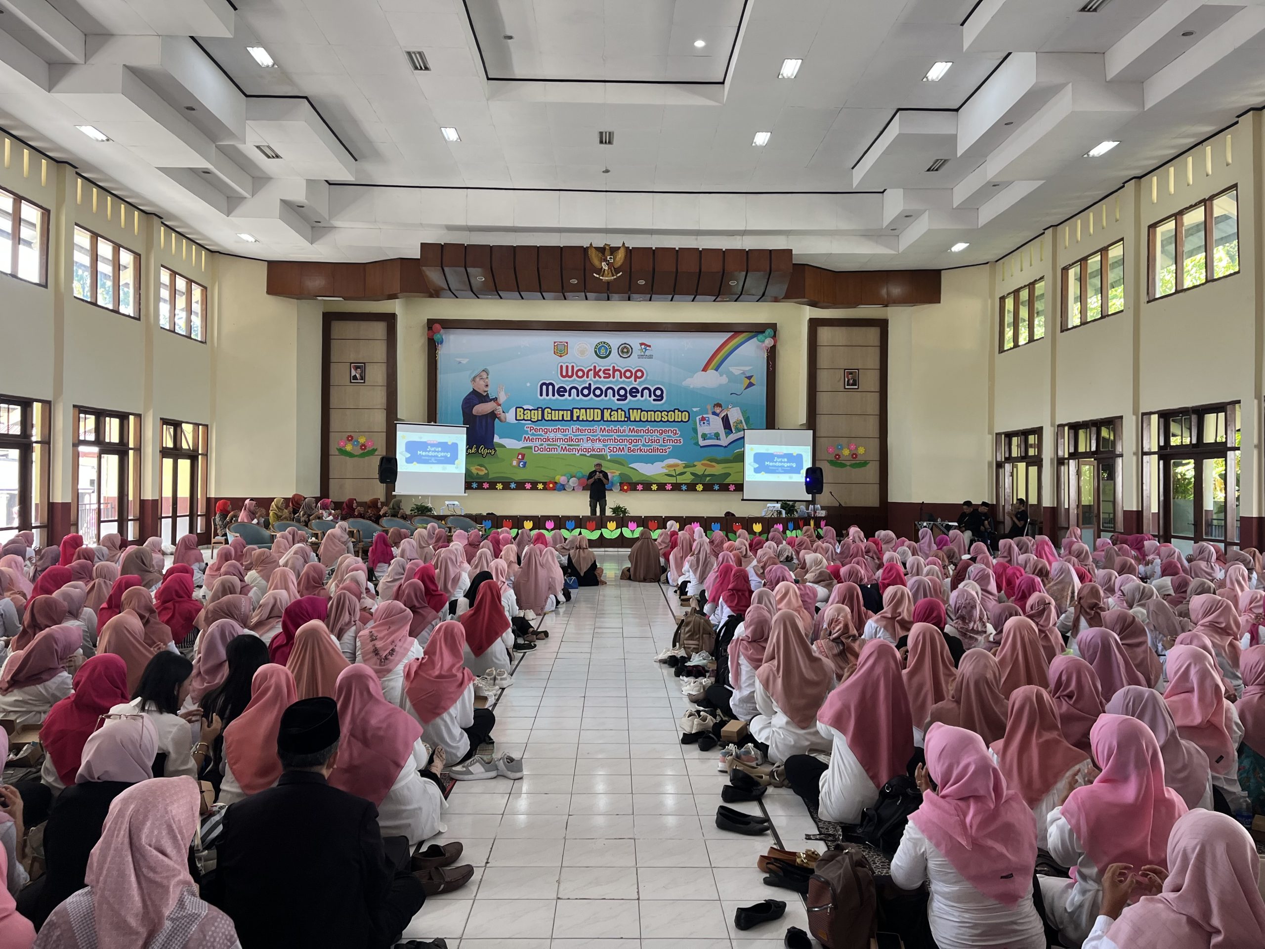 Pemerintah Kabupaten Wonosobo melalui Dinas Pendidikan Pemuda dan Olahraga (Disdikpora) selenggarakan Workshop Mendongeng bagi Guru PAUD se Kabupaten Wonosobo di Gedung Korpri, Selasa (7/5/2024).