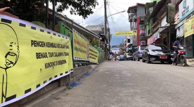 Poster Protes di Jalan Kalibeber