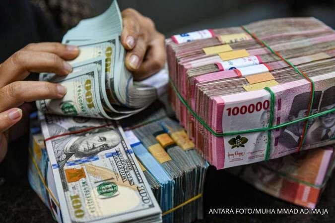 Rupiah Makin Merana, Dolar Naik