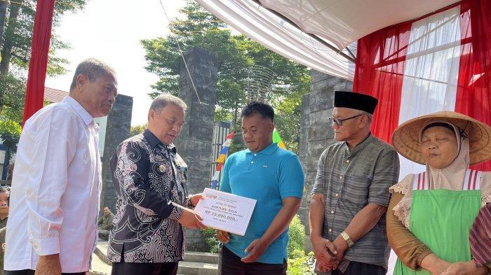 Satuan Polisi Pamong Praja Satpol PP Wonosobo saat program Satpol PP Berbagi
