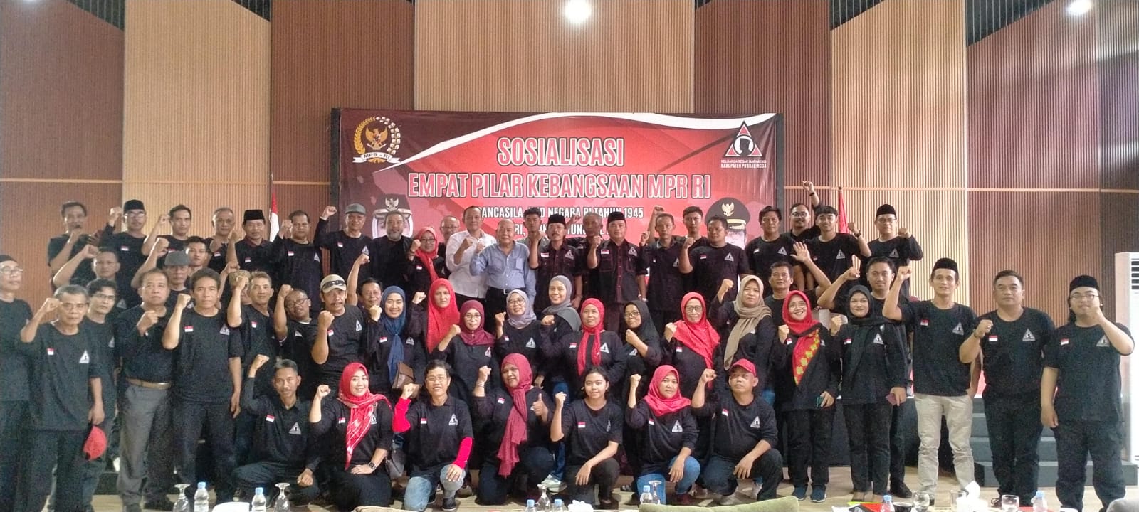 Anggota DPRD Jateng HM Ichwan SH MM dan Wakil Ketua DPK KBM Purbalingga Isrofi SSI MSi menjadi pembicara dalam Sosialisasi Empat Pilar Kebangsaan, di Indragiri Owabong Cottage, Sabtu (27/4/2024). Kegiatan diselenggarakan oleh DPK KBM Kabupaten Purbalingga. (Foto : Dok DPK KBM Purbalingga).