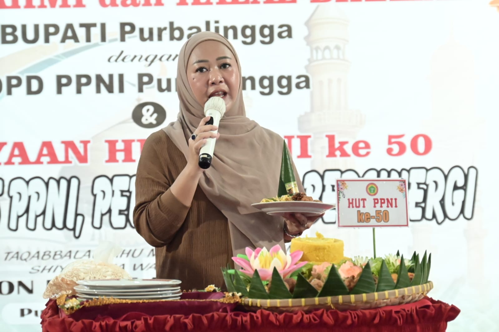 Bupati Purbalingga Dyah Hayuning Pratiwi memastikan seleksi ASN Pemkab Purbalingga tahun 2024 ada alokasi untuk tenaga perawat. Hal ini diungkapkan Bupati dalam acara HUT Ke 50 Persatuan Perawat Nasional Indonesia (PPNI), Minggu (28/4/2024) di Pendopo Dipokusumo.