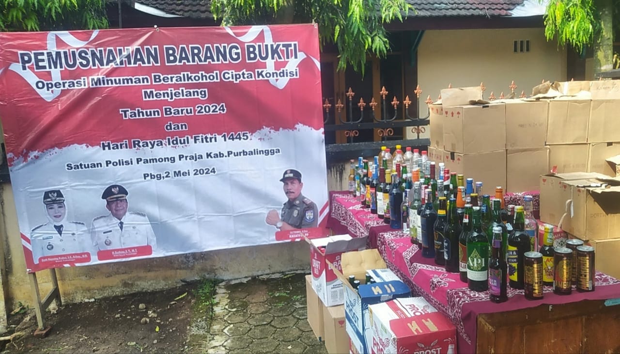 Ribuan Botol Miras Dimusnahkan Oleh Satpol PP