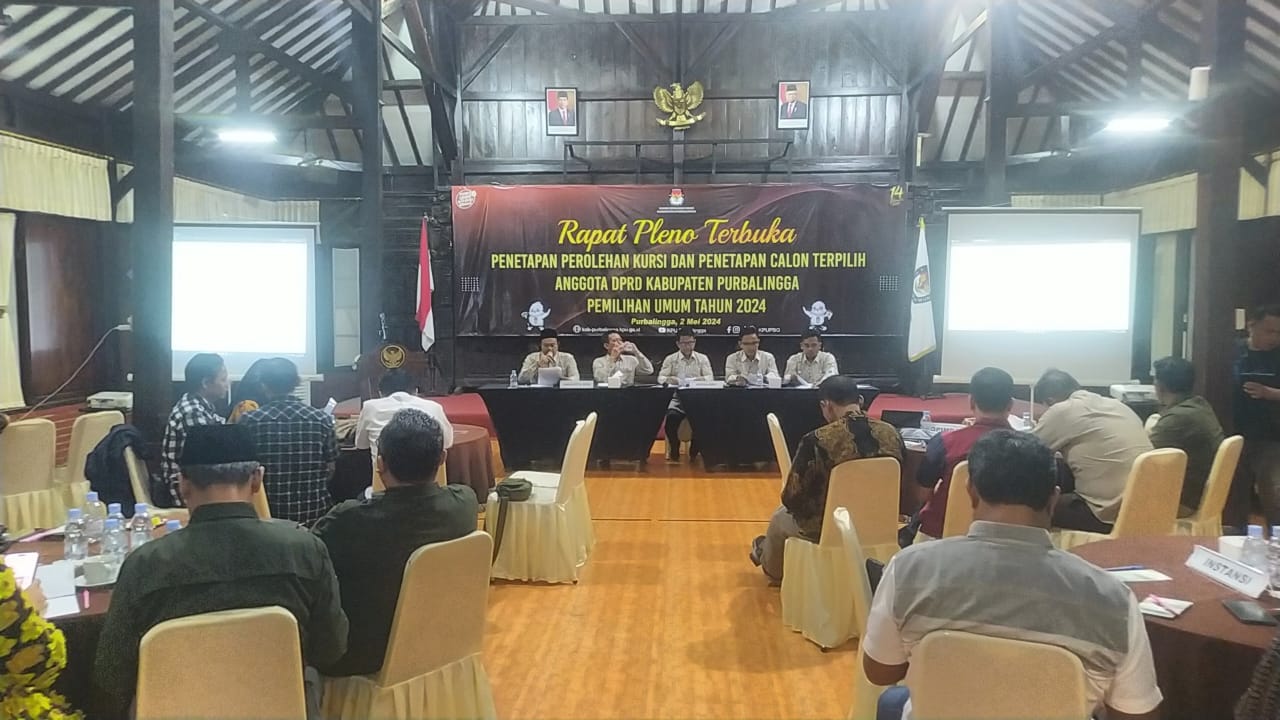 Komisi Pemilihan Umum (KPU) Kabupaten Purbalingga menggelar rapat pleno terbuka Penetapan Perolehan Kursi dan Penetapan Calon Terpilih Anggota DPRD Kabupaten Purbalingga yang dilaksanakan di Andrawina Hall Owabong Cottage, Kamis (2/5/2024).