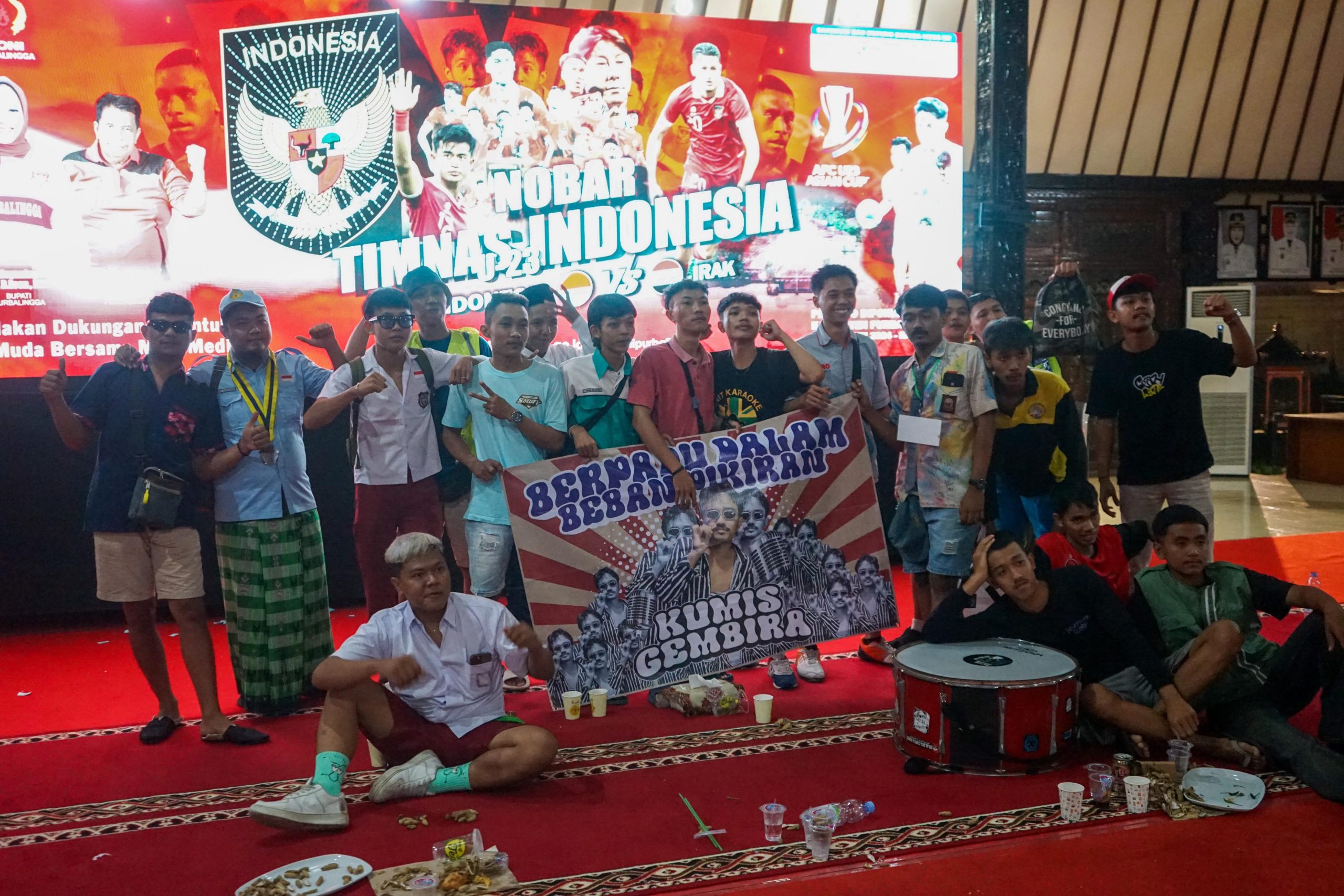 Pendopo Dipokusumo menjadi saksi kecintaan warga Purbalingga terhadap sepak bola Indonesia. Nonton bareng (nobar) Piala Asia U-23 antara Timnas Indonesia berhadapan dengan Timnas Irak digelar di Pendopo berlangsung dengan meriah.