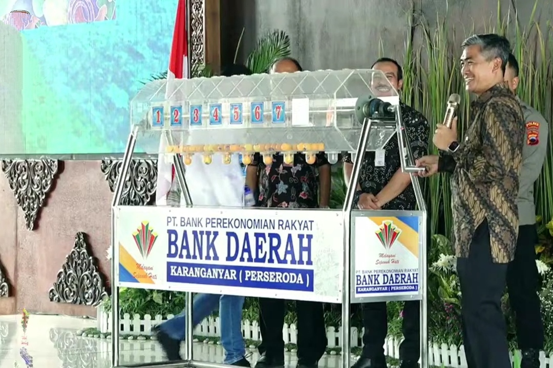 Bank Daerah Karanganyar menggelar undian tahap I tahun 2024 tabungan Sembada Plus dan Sicermat Simpel, di Pendopo Rumah Dinas Bupati Karanganyar, Jumat (3/4/2024) kemarin sore.