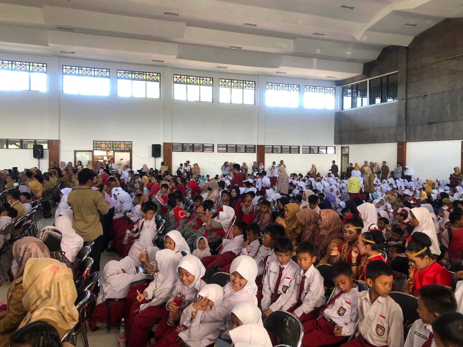 Dinas Pendidikan Pemuda dan Olahraga Kabupaten Wonosobo (DIKPORA) menggelar Festival Gelar Seni Siswa sebagai bagian dari peringatan Hari Pendidikan pada hari Kamis (2/5) di Sasana Adipura Wonosobo.