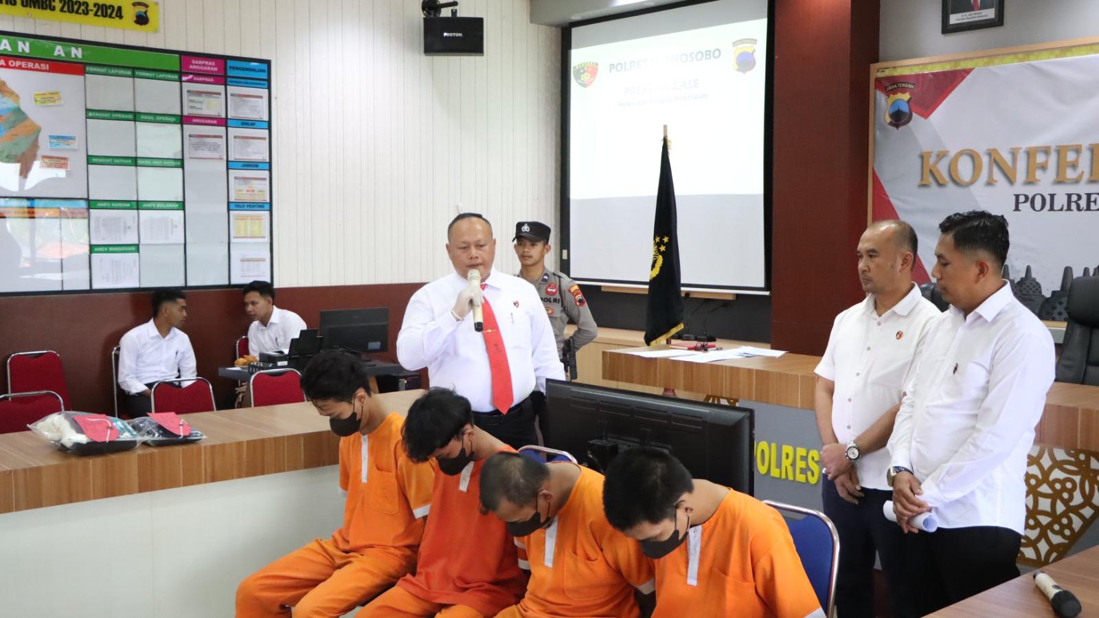 Minggu, (14/4) sekitar pukul 02.30 WIB, sebuah insiden pencobaan pencurian dengan kekerasan terjadi di Dusun Kaliunjar,Kecamatan Selomerto, Kabupaten Wonosobo.