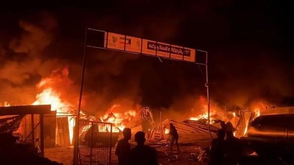 Tentara Israel bantah serangan terhadap kawasan pengungsi Palestina di kawasan Rafah di Jalur Gaza selatan. Setelah otoritas kesehatan Gaza melaporkan pada Selasa (28 Mei waktu setempat) bahwa sedikitnya 21 orang tewas dalam serangan terbaru di Rafah barat, Israel membantahnya.
