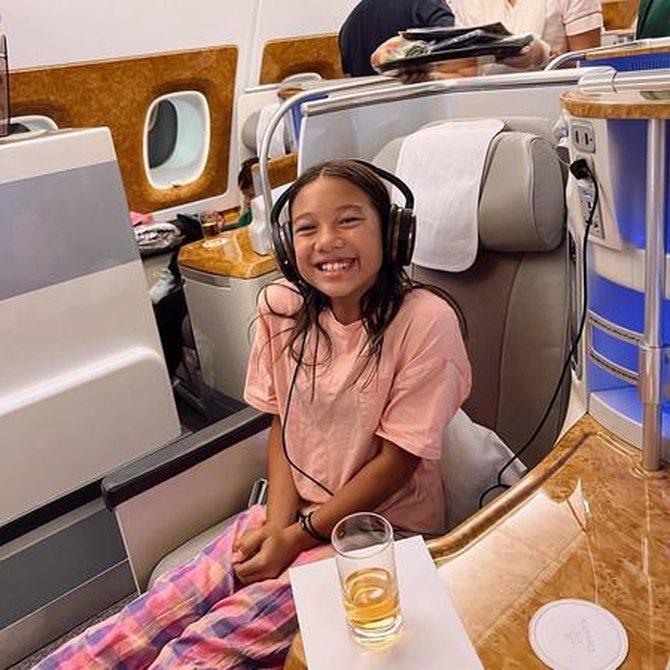 g 8 8 potret jennifer bachdim boyong 4 anak liburan ke eropa penampilan tetap cantik meski rempong urus buah hati p jennifer bachdim 20230620 004 non fotografer kly