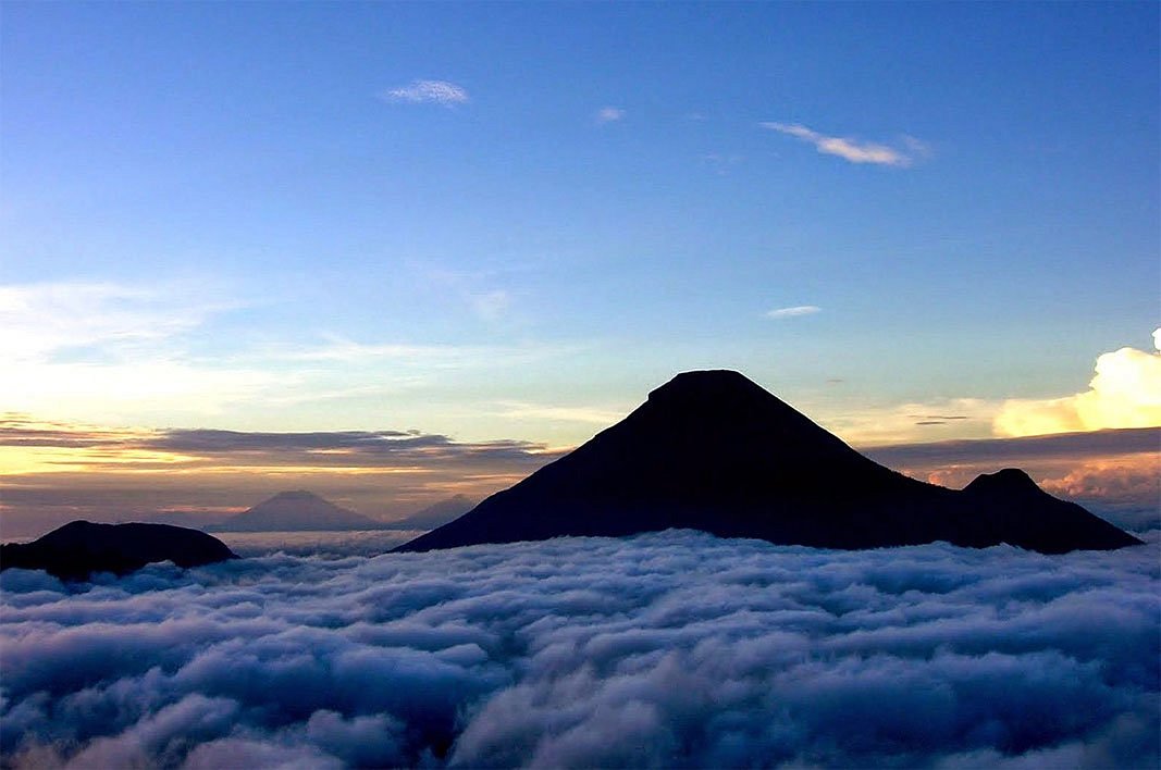Gunung Sindoro: Keunikan, Aktivitas Vulkanik, dan Sejarah Letusannya