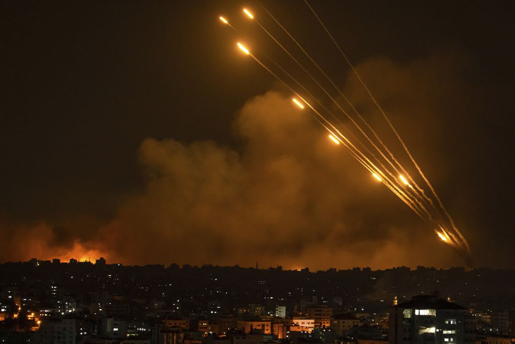 roket al Qassam Hamas. Hamas masih melakukan perlawanan terhadap zionis Israel