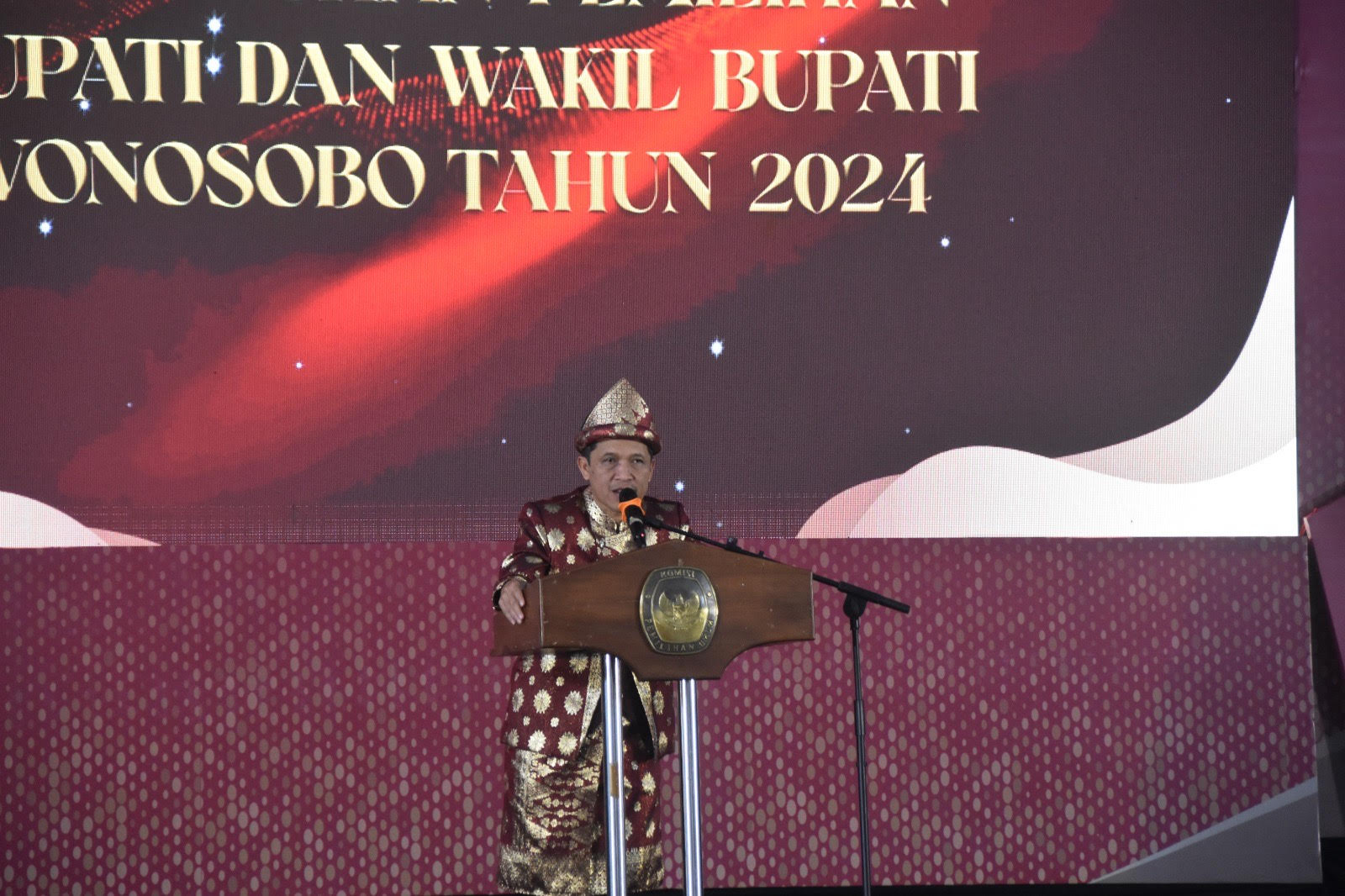 Masyarakat Wonosobo diimbau untuk ikut menyukseskan Pemilihan Bupati dan Wakil Bupati Wonosobo, pada 27 November 2024. Caranya dengan menggunakan hak pilihnya pada pesta demokrasi tersebut.