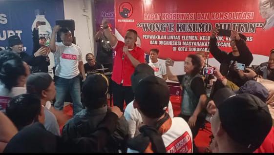 Salah satu calon wakil walikota surakarta kusuma putra, beberkan program kesejahteraan rakyat dengan membentuk 5 blk setiap kecamatan di kota solo,dengan membentuk 200 relawan kusumo militan di setiap kecamatan,pada jum’at malam,(15/06/24).