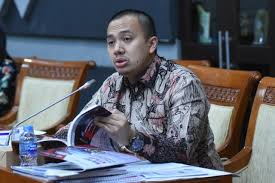 Anggota Komisi III DPR RI Gilang Dhielafararez kami mengingatkan dan mendorong pihak kepolisian agar melakukan evaluasi SOP terlebih dahulu