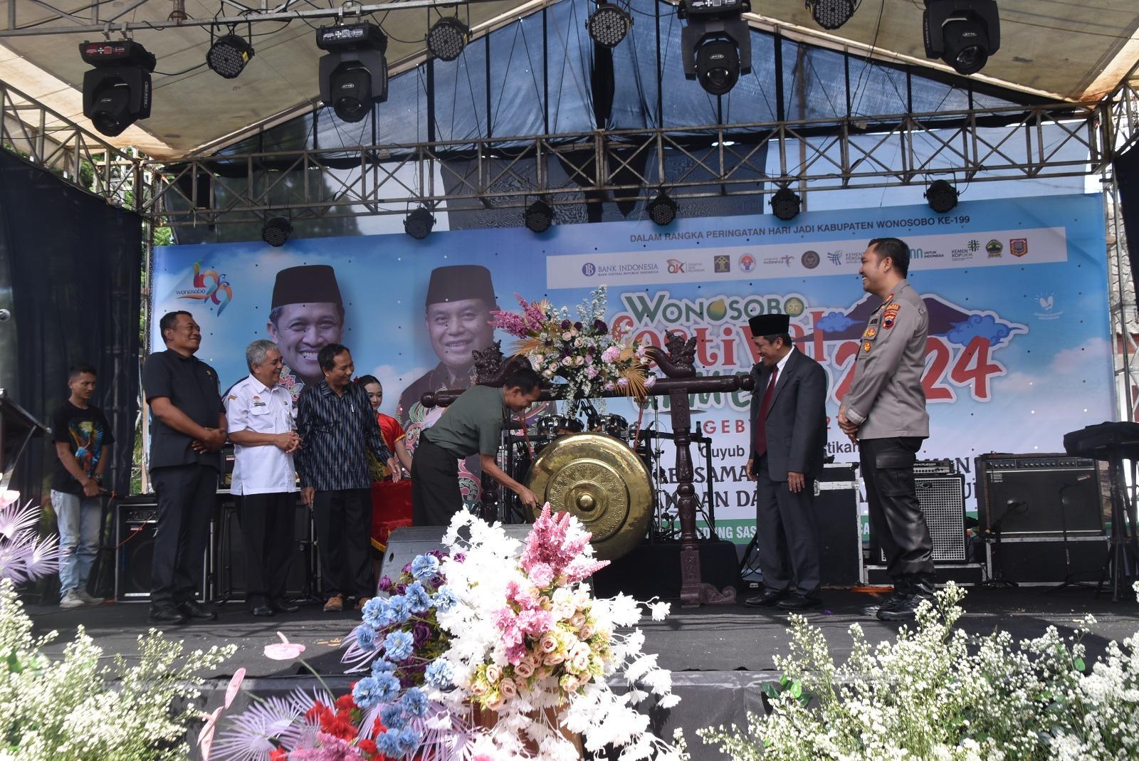 Persit KCK Cabang XXVII Ikuti Wonosobo Festival UKM Expo 2024 1 Bupati dalam Pembukaan Wonosobo Expo UKM 2024