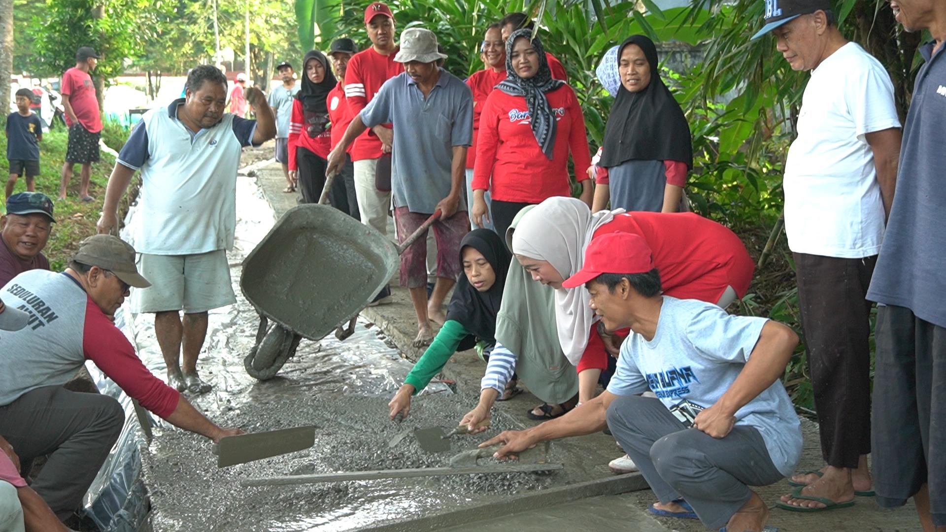 Warga Desa Majapura Gotong Royong Tingkatkan Infrastruktur Jalan Desa