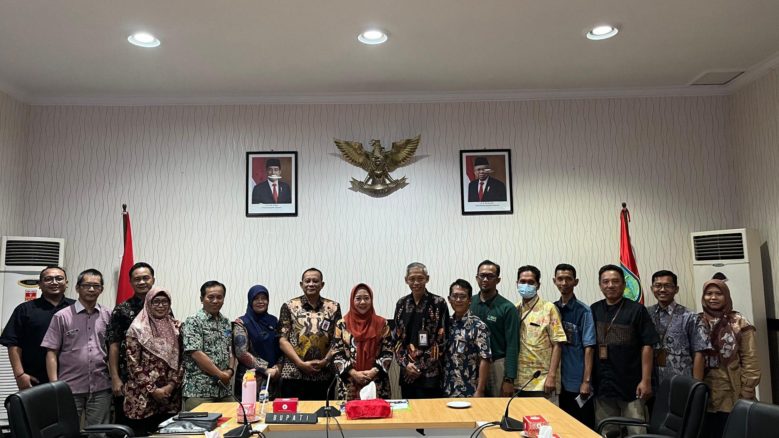 Kabupaten Purbalingga berhasil keluar dari daftar lima kabupaten/kota dengan tingkat kemiskinan tertinggi di provinsi tersebut.