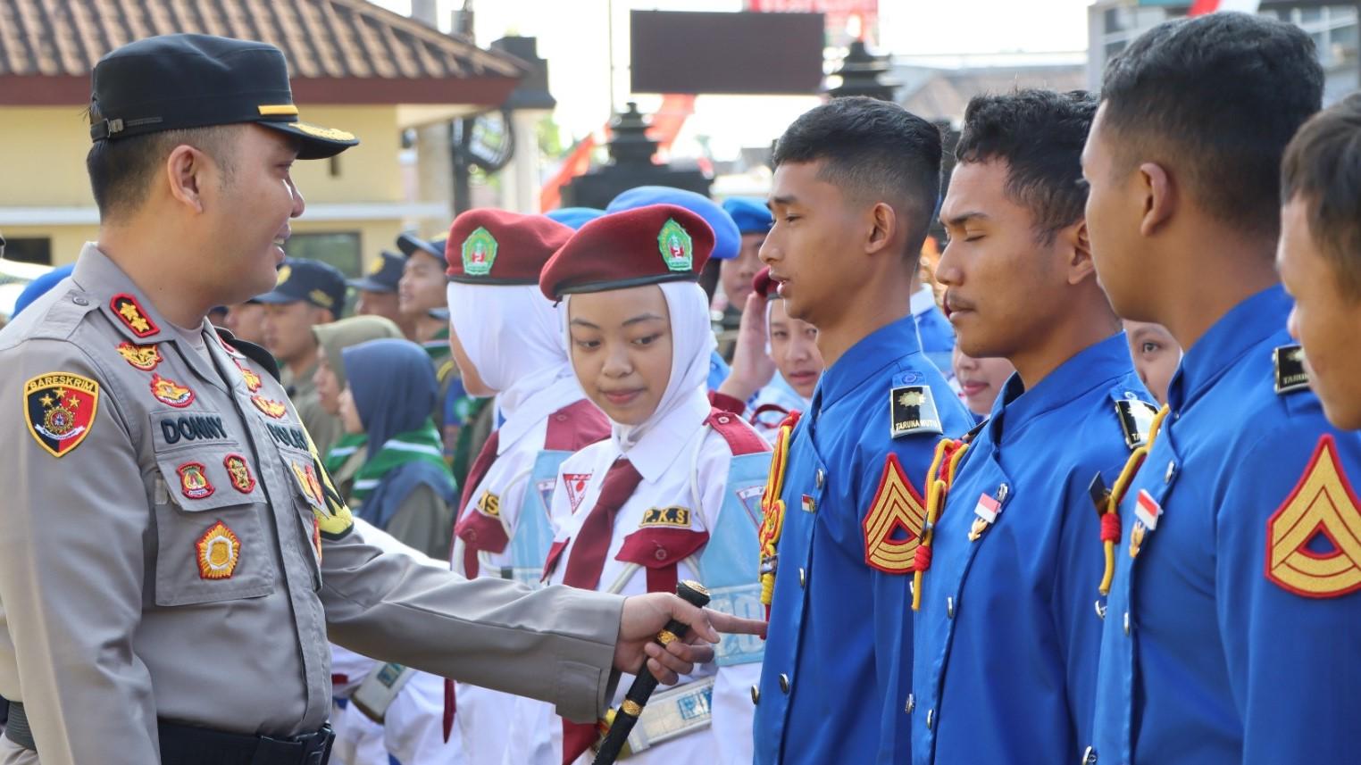 Kapolres Wonosobo, AKBP Donny Lumbantoruan, S.H., S.I.K., M.I.K., memimpin Apel Besar Patroli Keamanan Sekolah (PKS) di halaman Mapolres Wonosobo