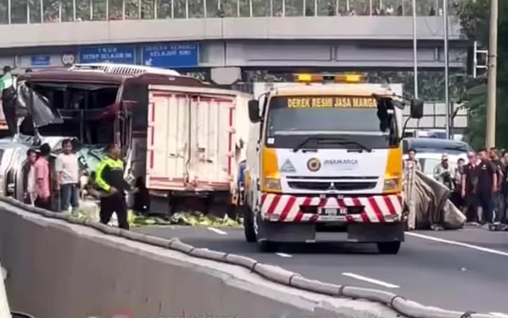 Kecelakaan Beruntun Terjadi Dijalan Tol KM 85 Cipularang