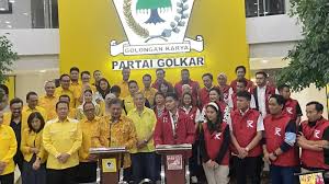 Partai Golkar dan Partai Solidaritas Indonesia, sepakat mengusung Bupati Kendal, Dico Ganinduto, untuk maju dalam kontestasi Pilkada Kota Semarang tahun 2024 ini. Hal itu diungkap Ketua Umum Partai Golkar, Airlangga Hartarto usai menerima kunjungan dari Ketua Umum PSI Kaesang Pangarep dan jajaran PSI, di markas Partai Golkar, Slipi Jakarta Barat, Kamis, 11 Juli 2024.