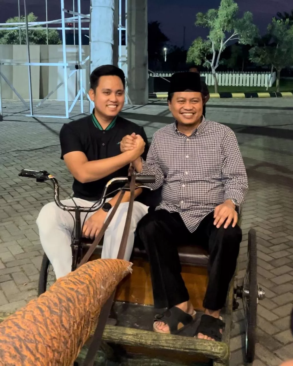 gus yusuf bersama bupati kendal, dico m ganinduto, saat berkunjung di rumah dinas bupati