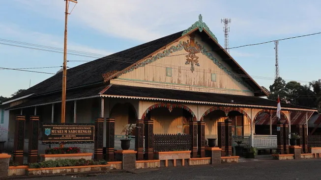 Kerajaan Paser yang berdiri pada abad ke XVI atau 1516 Masehi